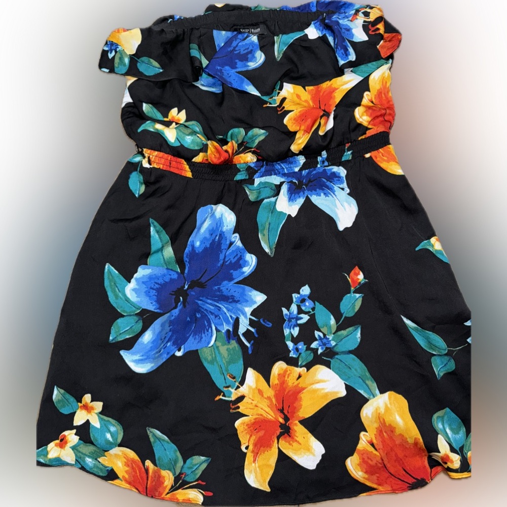 WHBM Large above the knee sleeveless dress